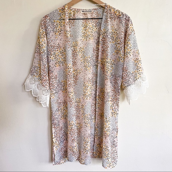 Wallflower floral kimono. - Picture 4 of 11